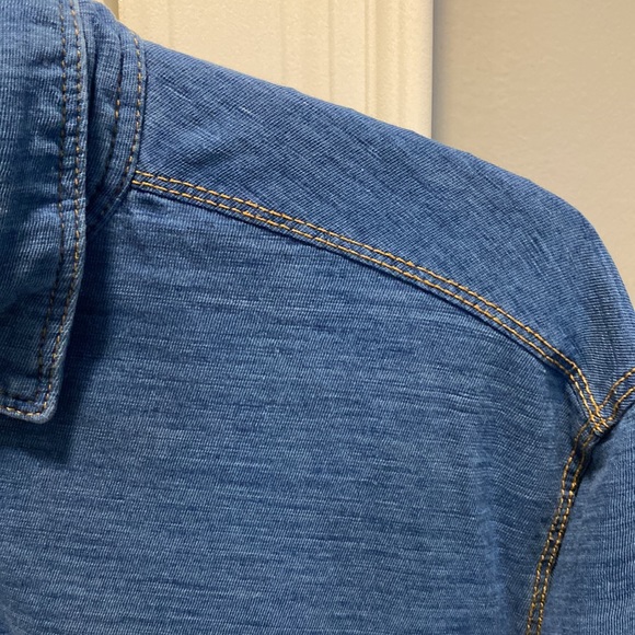 💥💥 SOLD 💥💥 Johnston and Murphy men’s size L soft golf style shirt. - Picture 3 of 8